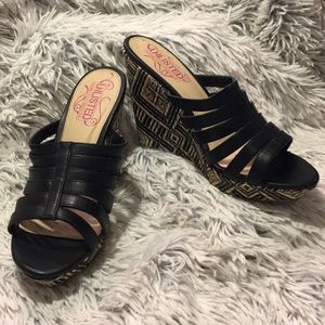 Unlisted Black/Tan wedges